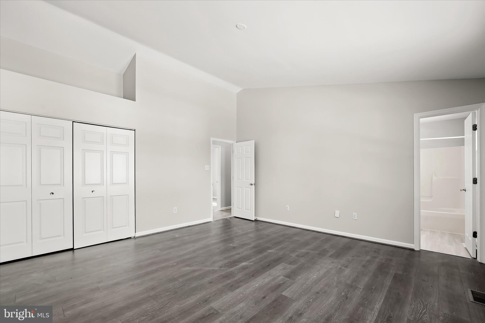 6653 East Lakeridge Road New Market, MD 21774 - Photo 24 of 57 Primary Bedroom - En-Suit Full Bath