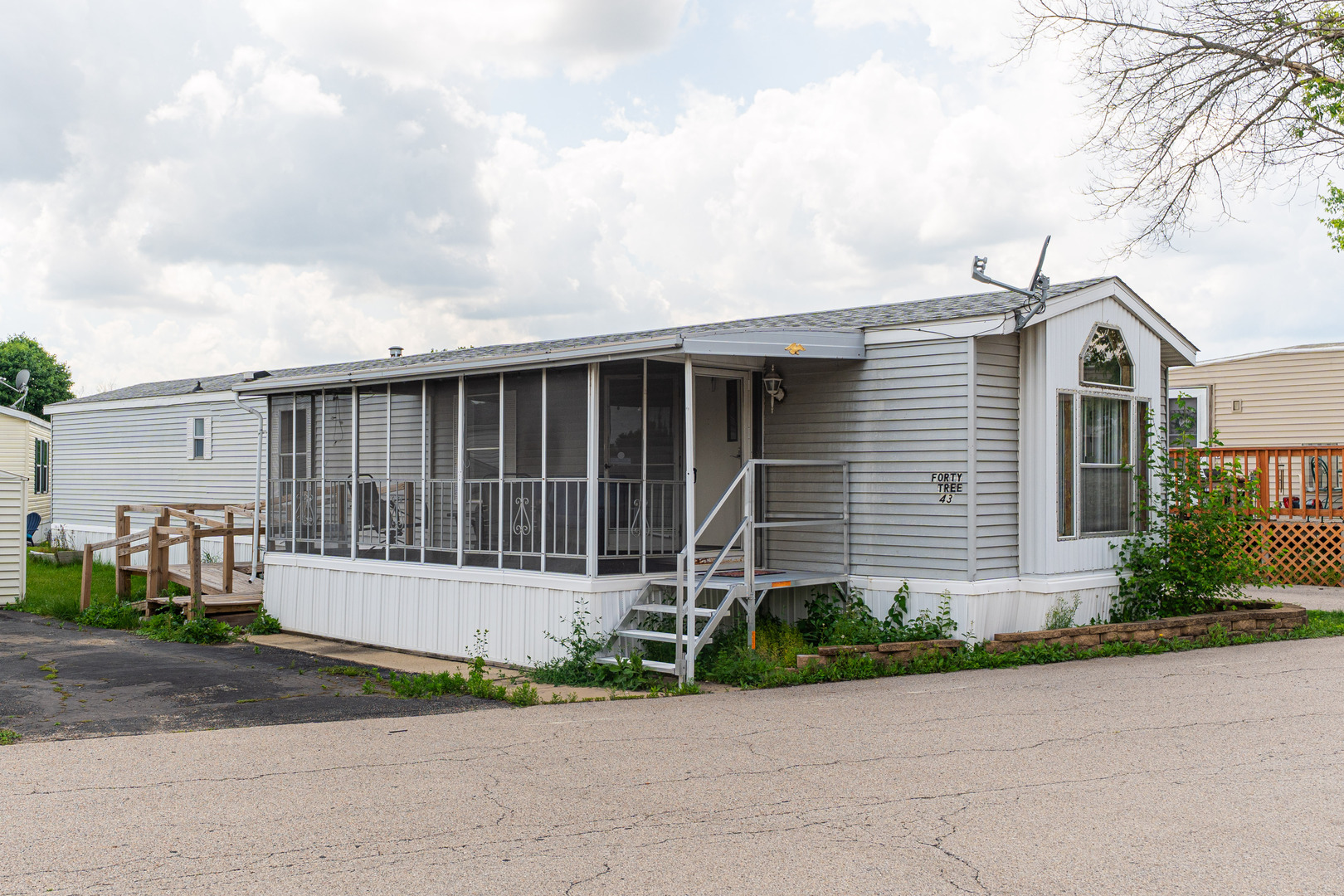 27W370 Geneva Road, Unit 43 Winfield, IL 60190 - Photo 1 of 15 Gallery Image 1