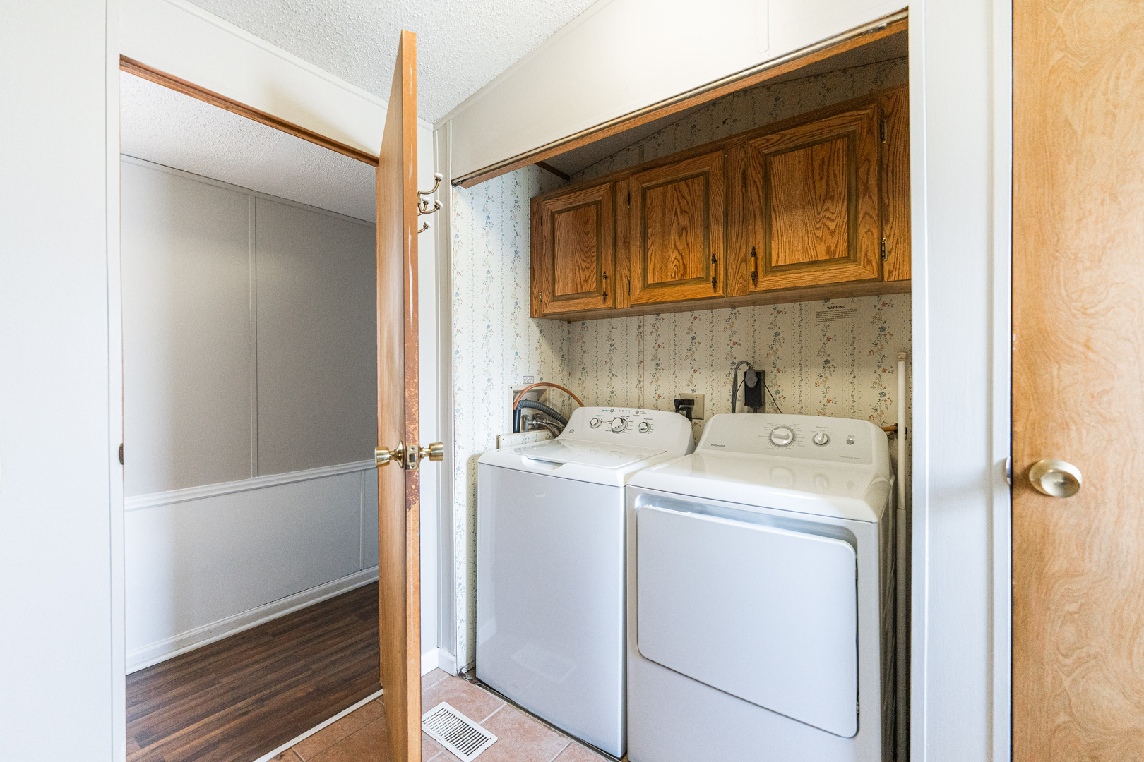 27W370 Geneva Road, Unit 43 Winfield, IL 60190 - Photo 12 of 15 Gallery Image 12