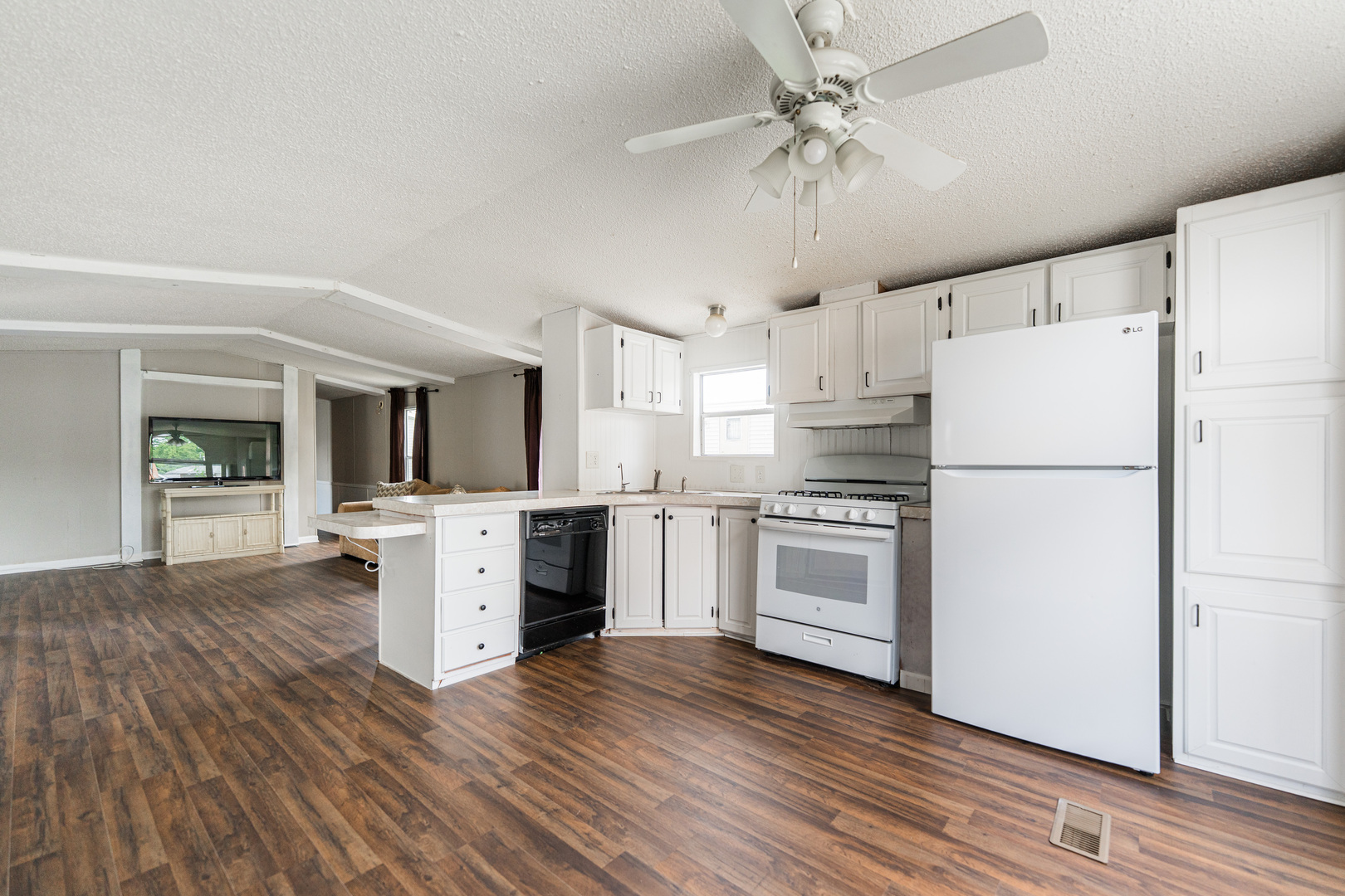 27W370 Geneva Road, Unit 43 Winfield, IL 60190 - Photo 8 of 15 Gallery Image 8
