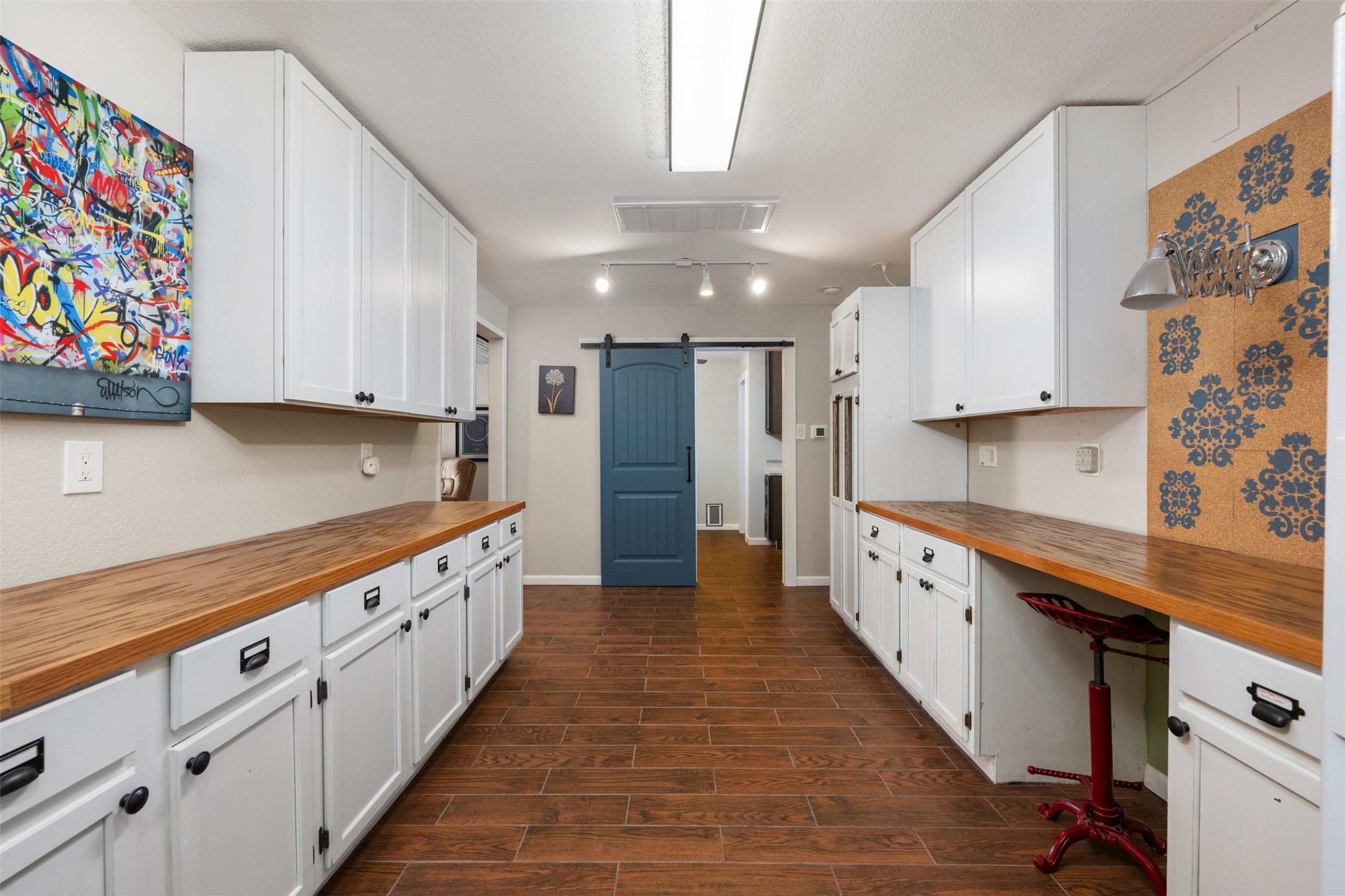 6501 County Road 239 Jarrell, TX 76537 - Photo 20 of 40 Former kitchen is now a craft room but could easily be converted back to a kitchen to make the back 1200 sq ft of the home into a Next Gen space