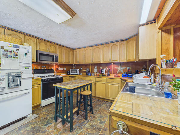 HuntsMEadowKitchen2