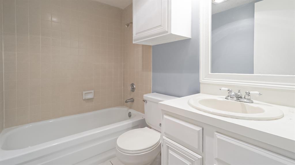 12921 Abrams Road, Unit 505 Dallas, TX 75243 - Photo 16 of 24 Full bath featuring shower / washtub combination and vanity