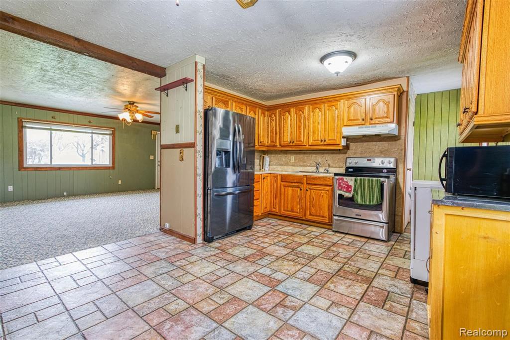 8869 North Robb Road Fowlerville, MI 48836 - Photo 4 of 33