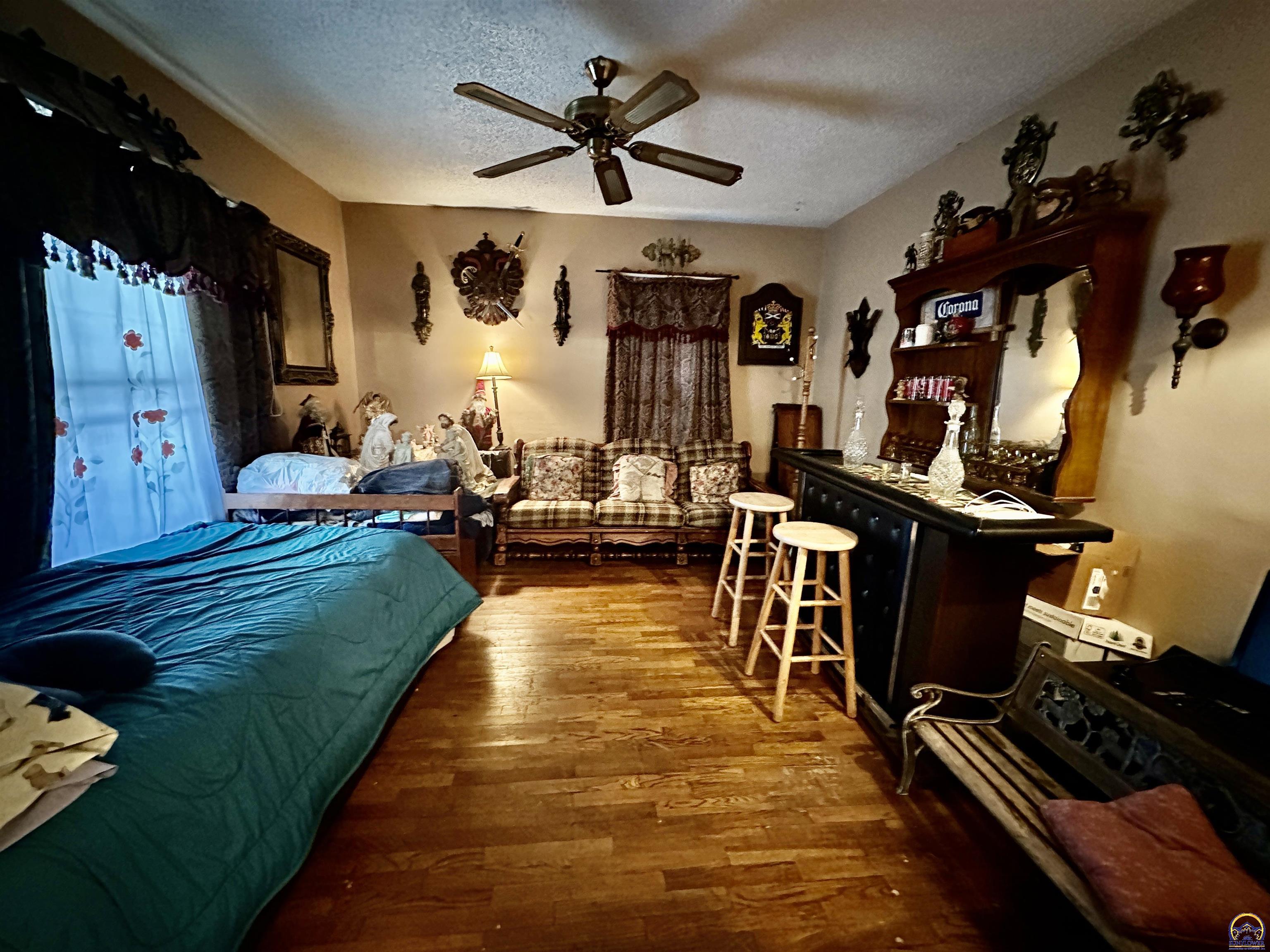 918 Southwest 17th Street Topeka, KS 66604 - Photo 3 of 11