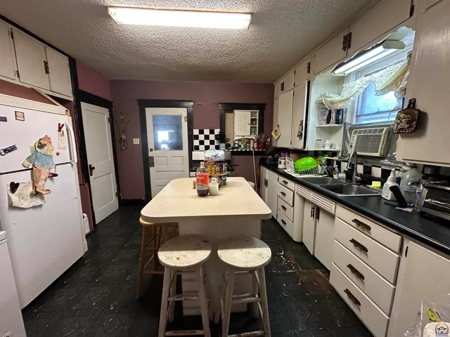 $90,000 | 918 Southwest 17th Street, Topeka, KS 66604