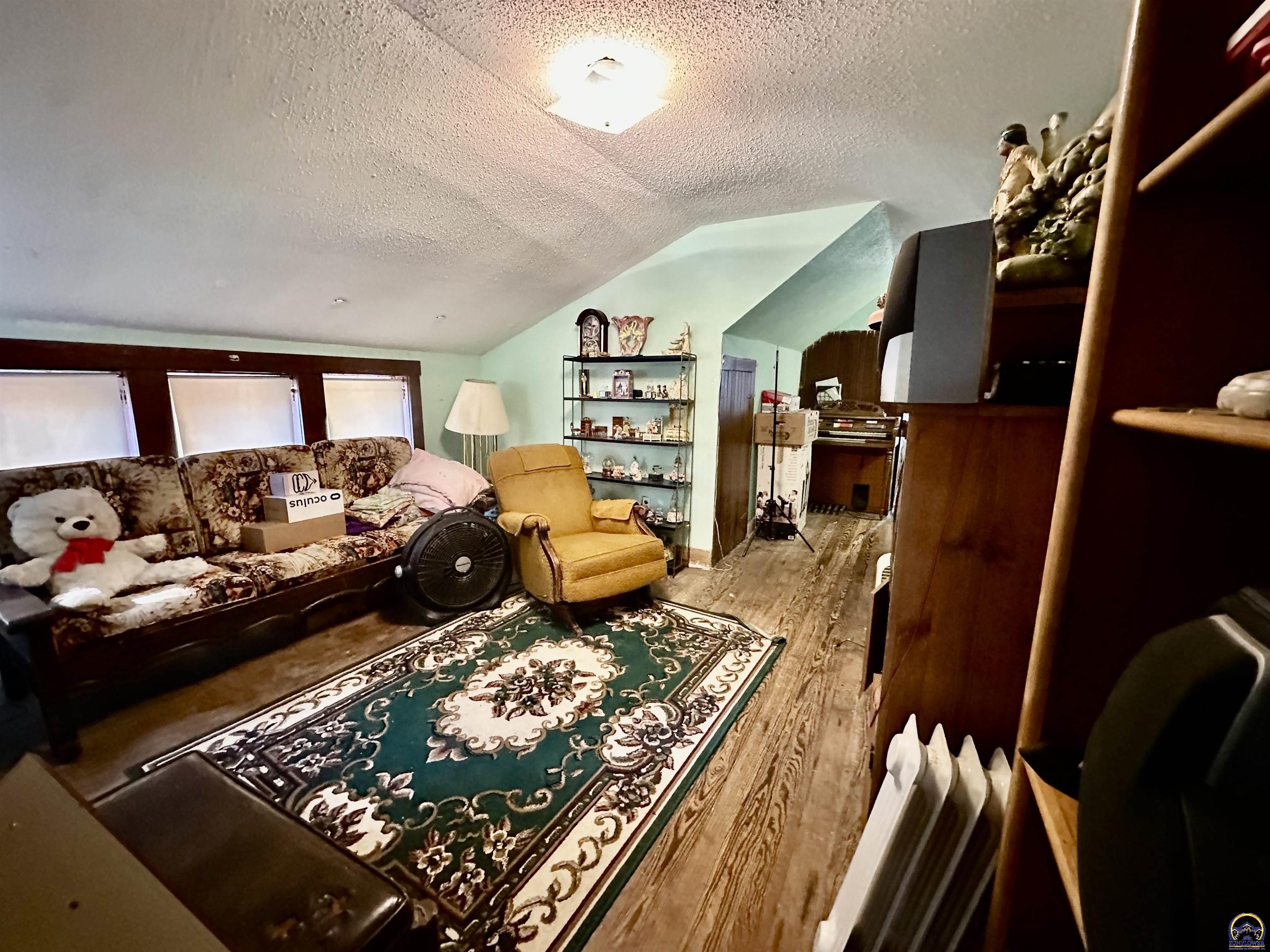 918 Southwest 17th Street Topeka, KS 66604 - Photo 7 of 11