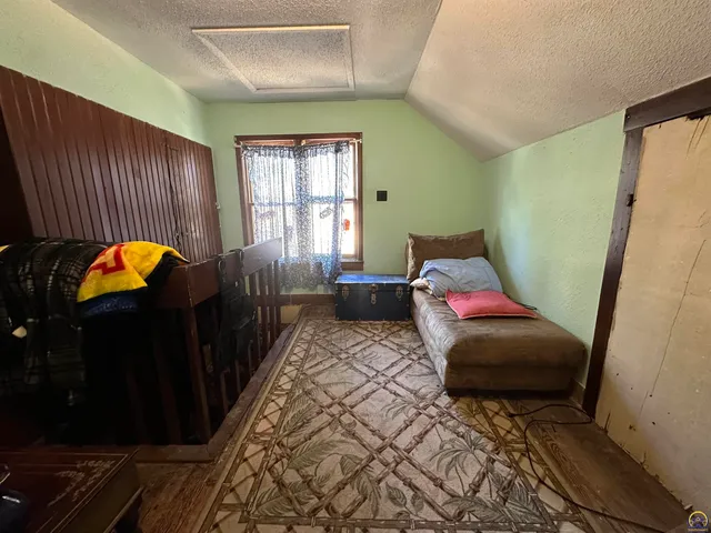 $90,000 | 918 Southwest 17th Street, Topeka, KS 66604