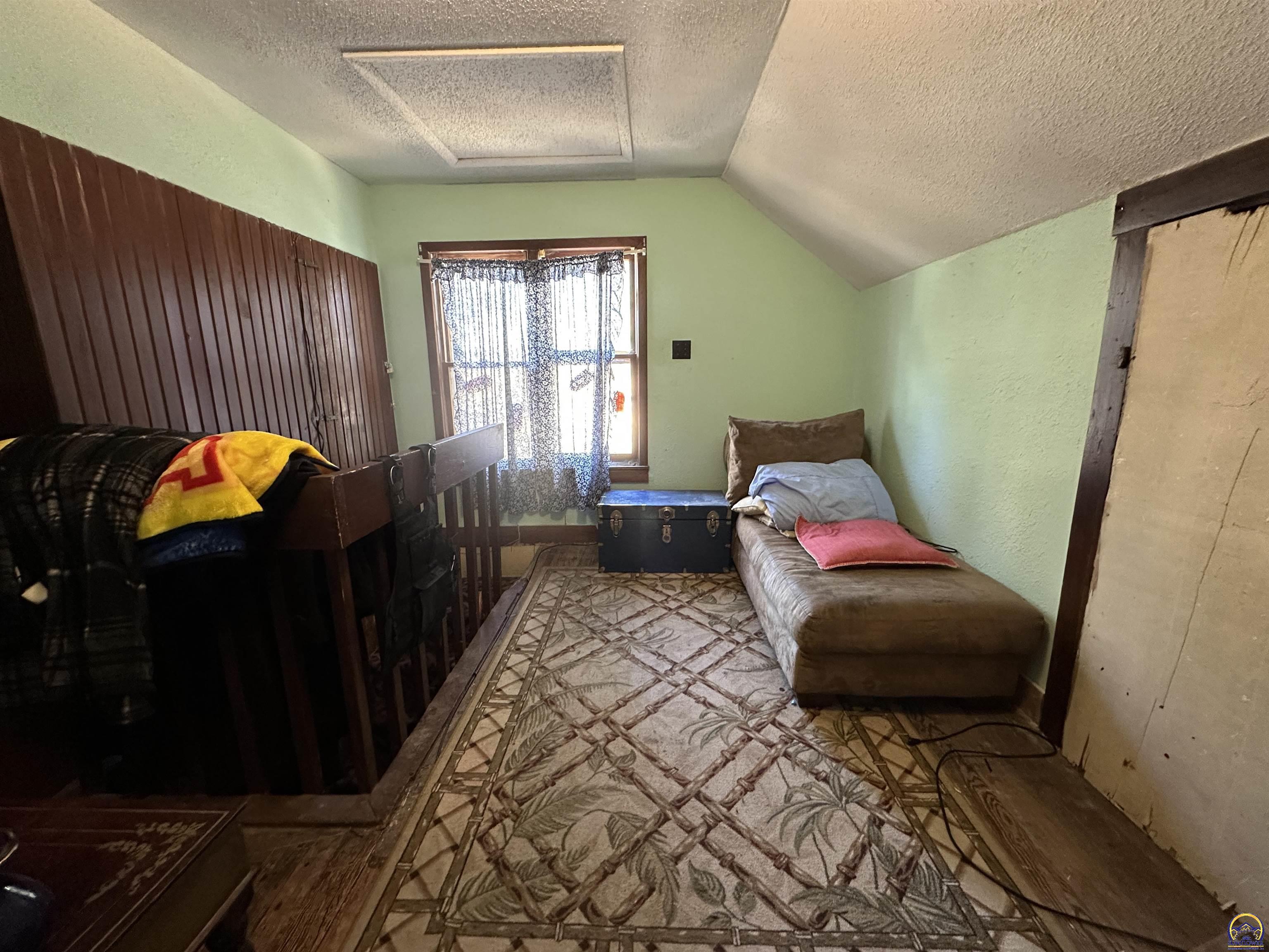 918 Southwest 17th Street Topeka, KS 66604 - Photo 8 of 11