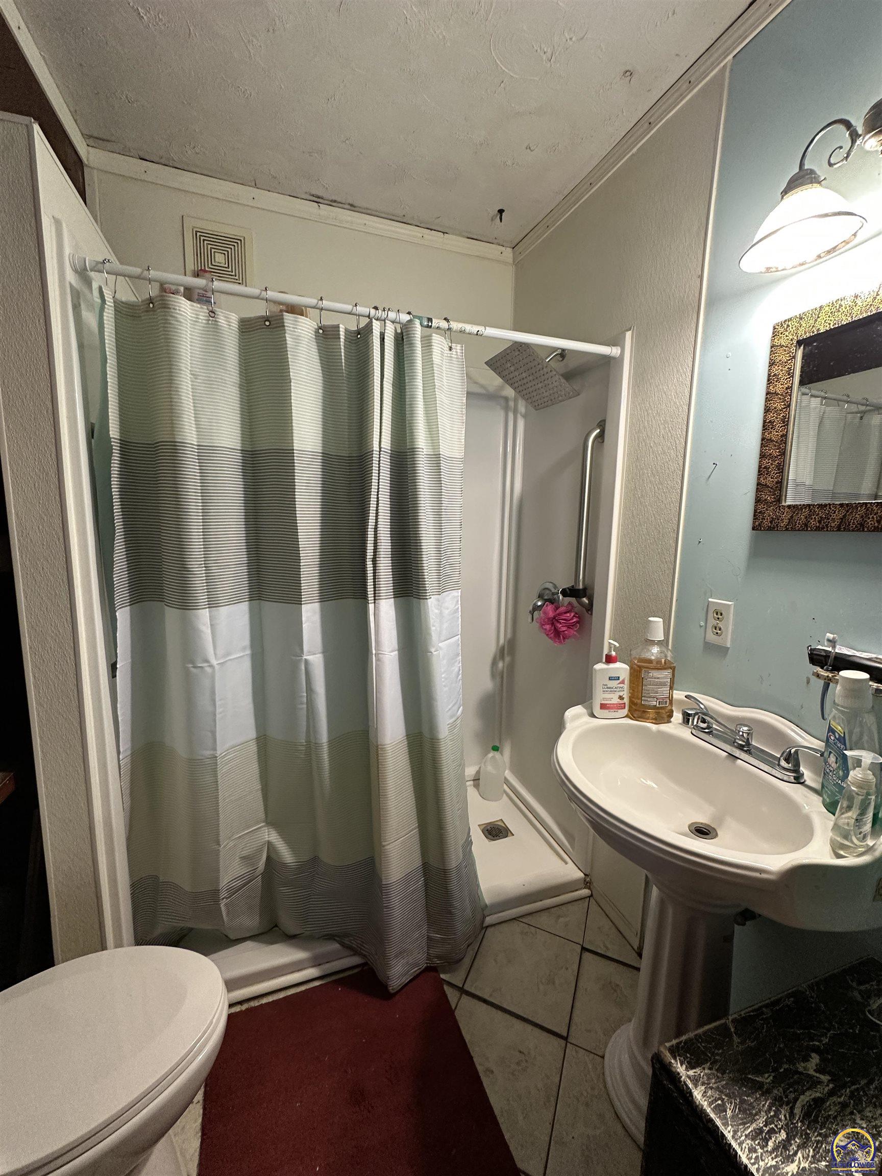 918 Southwest 17th Street Topeka, KS 66604 - Photo 9 of 11