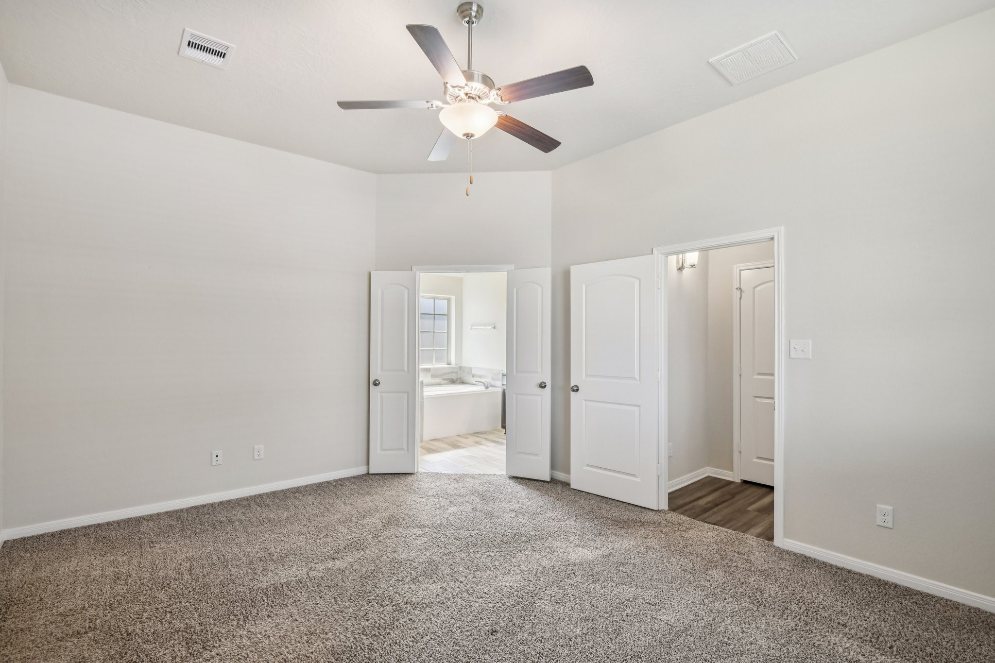 199 Racetrack Lane Montgomery, TX 77356 - Photo 27 of 40 an empty room with closet and a ceiling fan