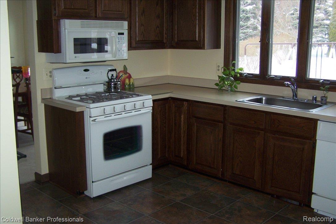 46700 Strathmore Road Plymouth, MI 48170 - Photo 3 of 21 KITCEHN WITH LOTS OF STORAGE
