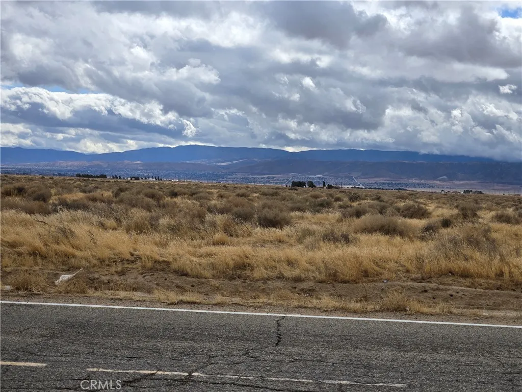 0 West Ave F Riverside, CA 92504 - Photo 2 of 3 a view of a yard
