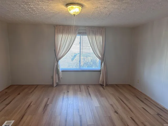 $209,900 | 914 Orchard Street, Mitchell, IN 47446