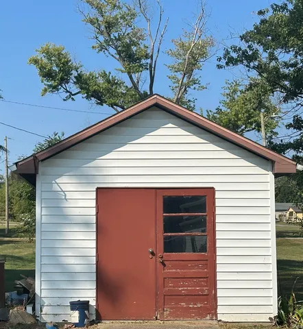 $209,900 | 914 Orchard Street, Mitchell, IN 47446