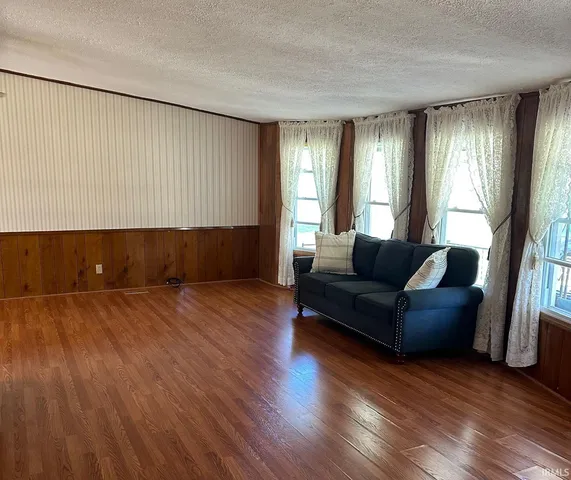 $209,900 | 914 Orchard Street, Mitchell, IN 47446