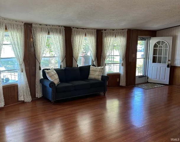 $209,900 | 914 Orchard Street, Mitchell, IN 47446