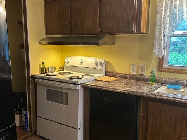 $209,900 | 914 Orchard Street, Mitchell, IN 47446