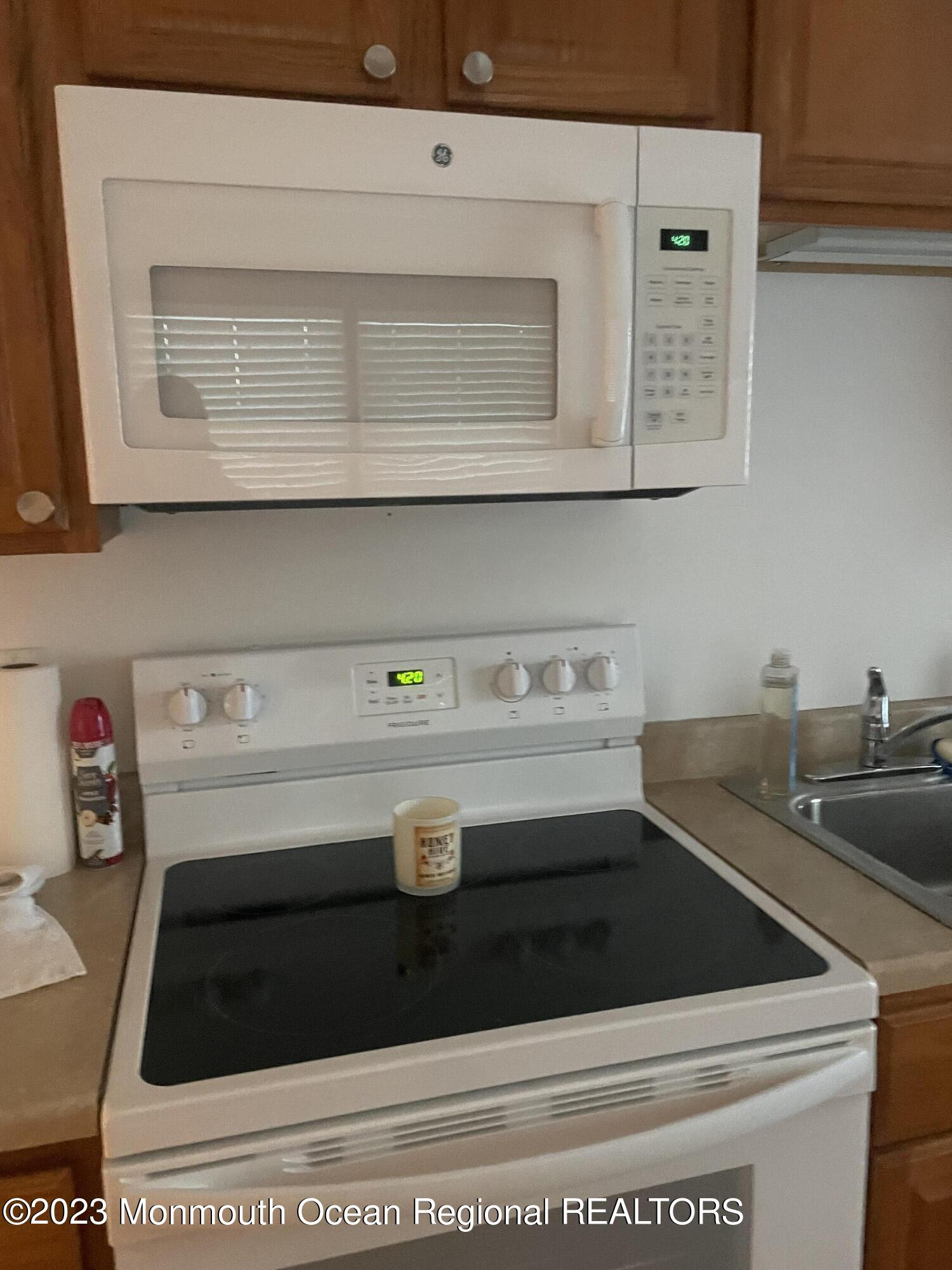 Help with stove top / microwave distance. Narrative suggestions please -  Interior Inspections - InterNACHI®️ Forum