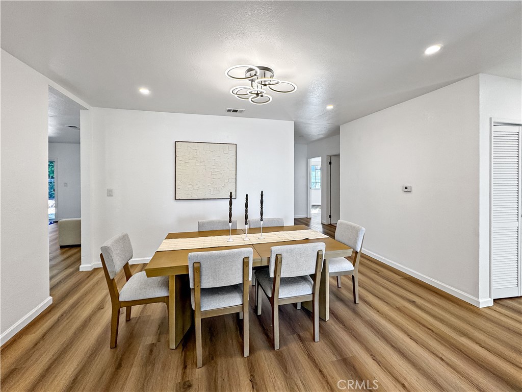 12930 Gilmore Avenue Los Angeles, CA 90066 - Photo 3 of 10 Dining Room