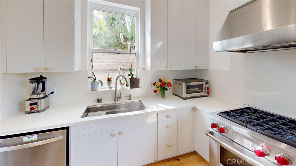 12930 Gilmore Avenue Los Angeles, CA 90066 - Photo 9 of 10 ADU Kitchen