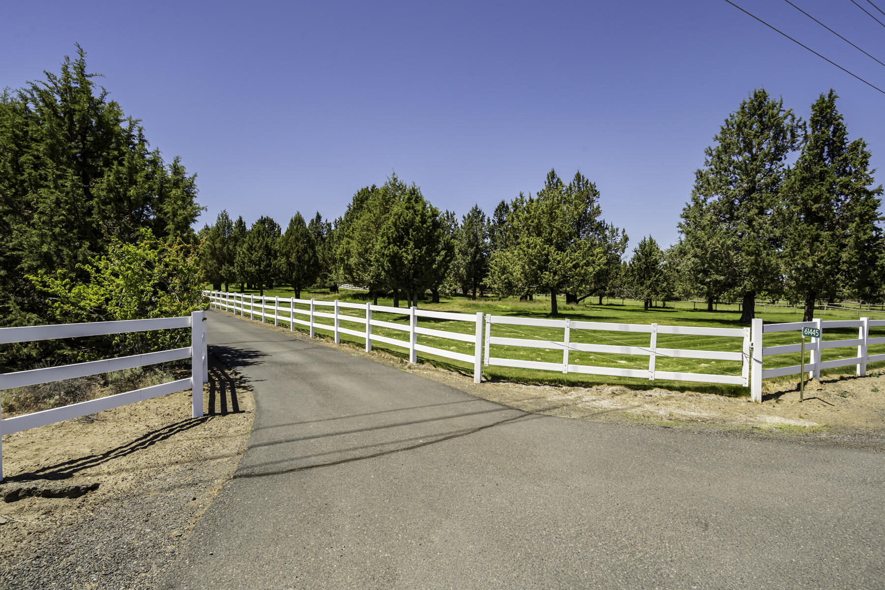 61445 Gosney Road Bend, OR 97702 - Photo 80 of 83 a view of a tennis court