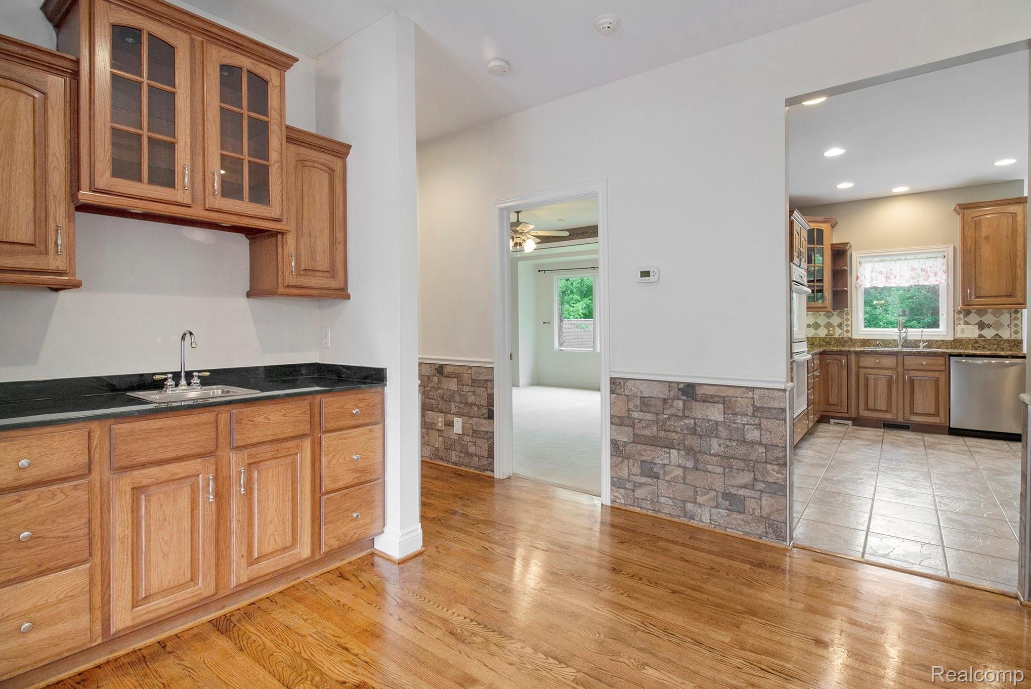 4400 Cedar Lake Road Howell, MI 48843 - Photo 6 of 49 IMG_2302.jpg
