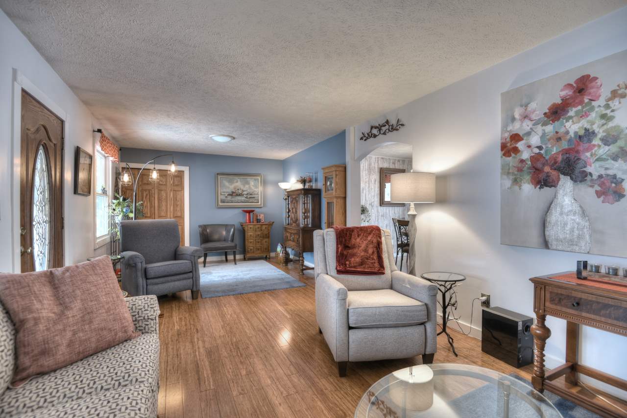 10595 Thiel Road Traverse City, MI 49685 - Photo 8 of 31 1856988-7.JPG