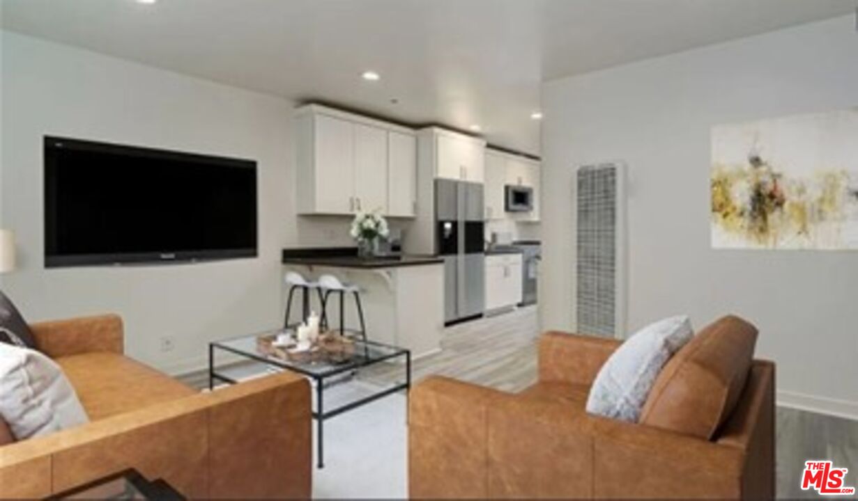 656 Indiana Avenue Venice, CA 90291 - Photo 9 of 33