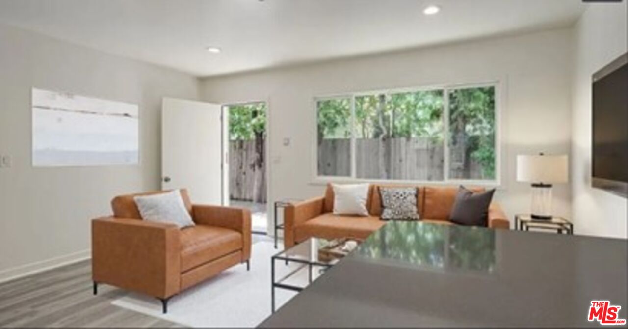 656 Indiana Avenue Venice, CA 90291 - Photo 10 of 33