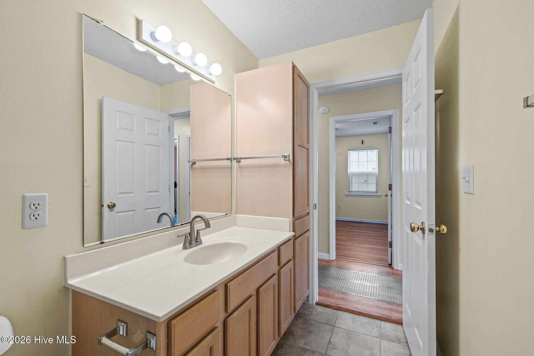 303 Barbour Road, Unit 1004 Morehead City, NC 28557 - Photo 11 of 29 Hall Bath