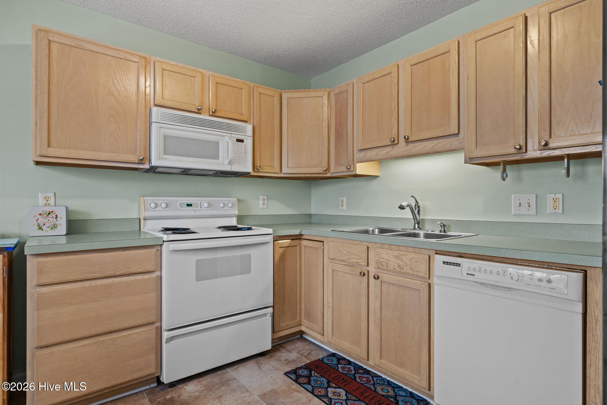 303 Barbour Road, Unit 1004 Morehead City, NC 28557 - Photo 16 of 29 Kitchen