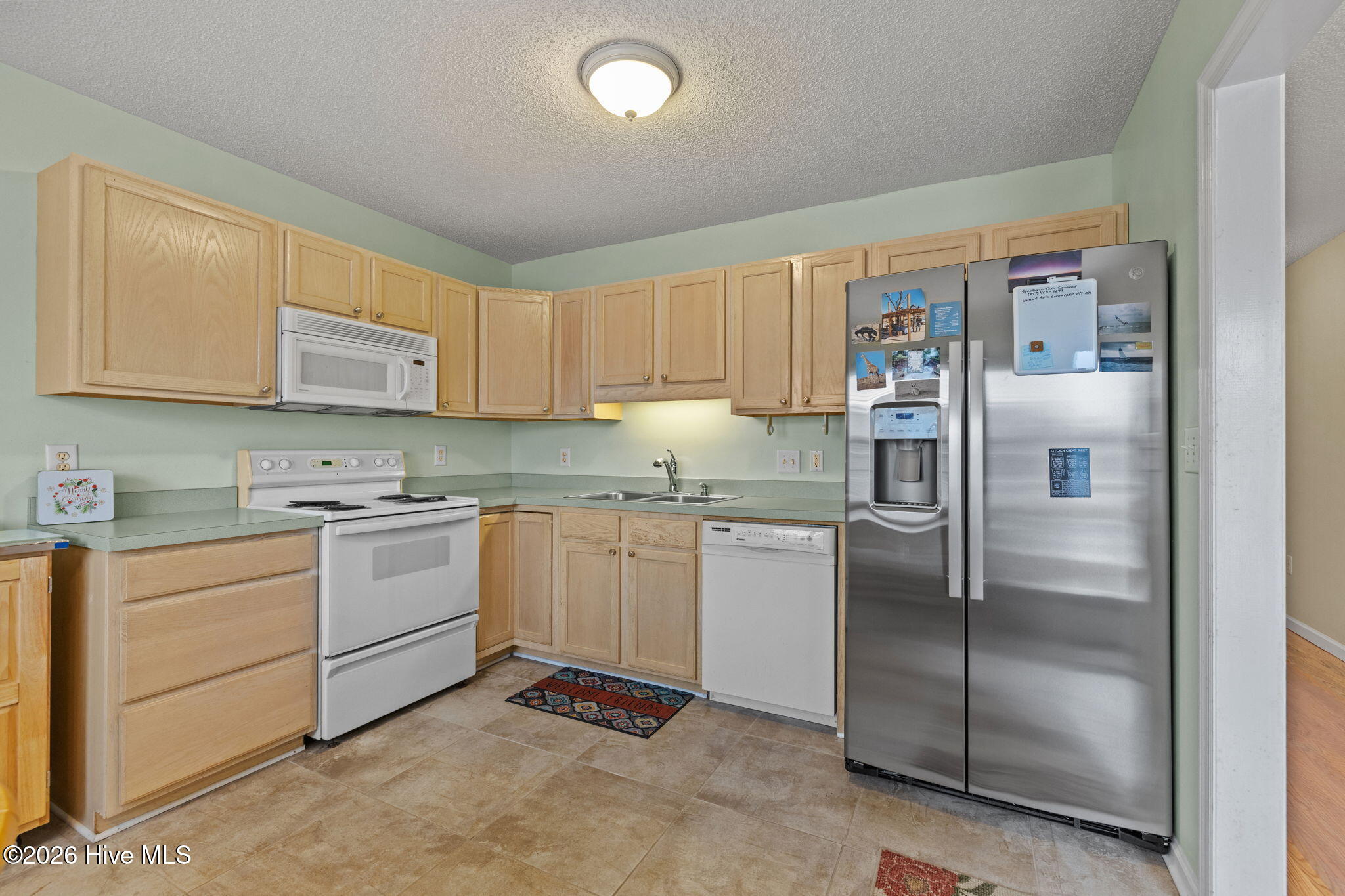 303 Barbour Road, Unit 1004 Morehead City, NC 28557 - Photo 2 of 29 Kitchen
