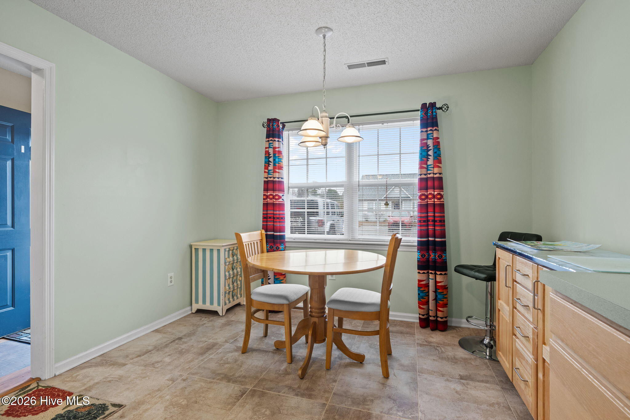 303 Barbour Road, Unit 1004 Morehead City, NC 28557 - Photo 3 of 29 Dining area