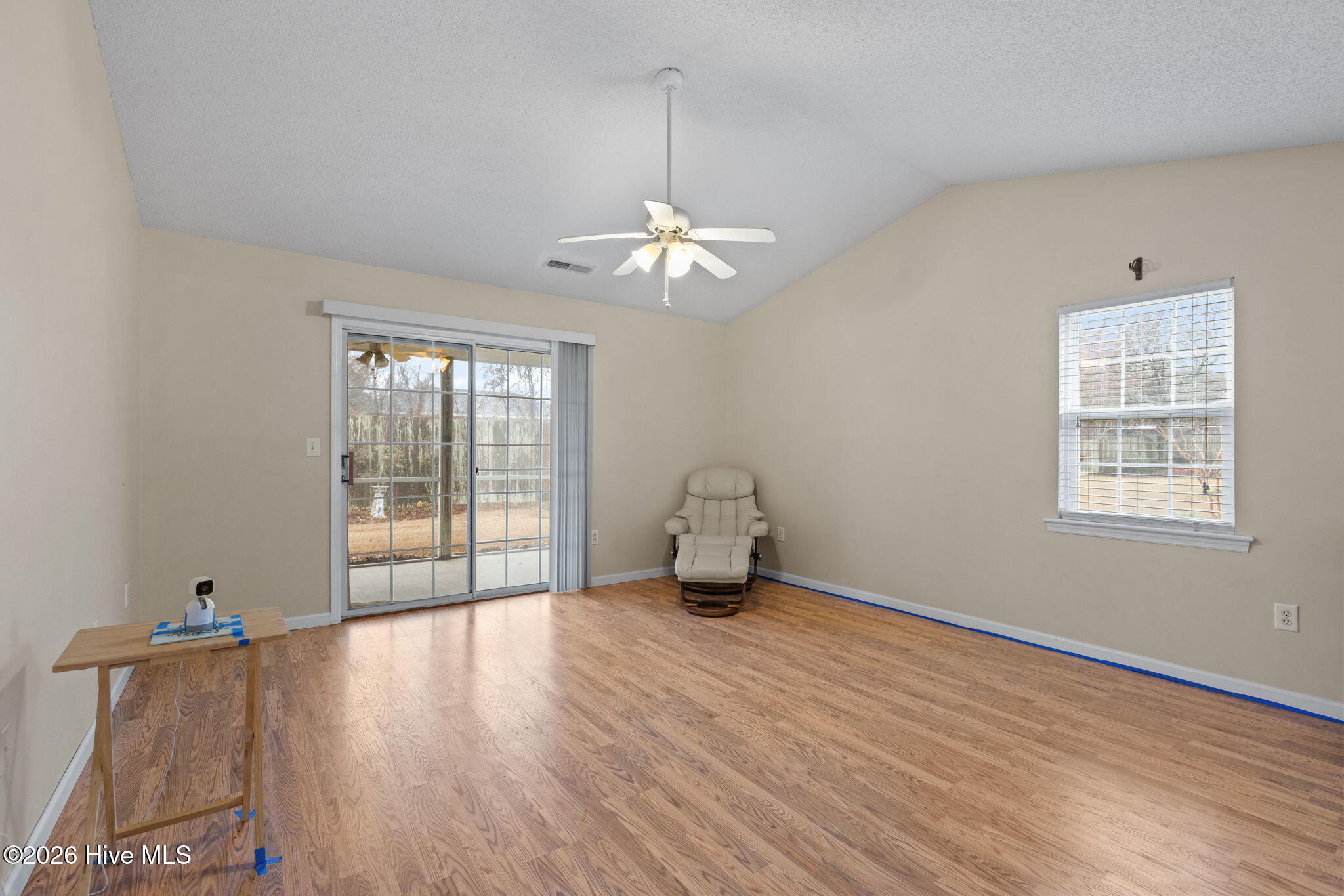 303 Barbour Road, Unit 1004 Morehead City, NC 28557 - Photo 4 of 29 Living Room
