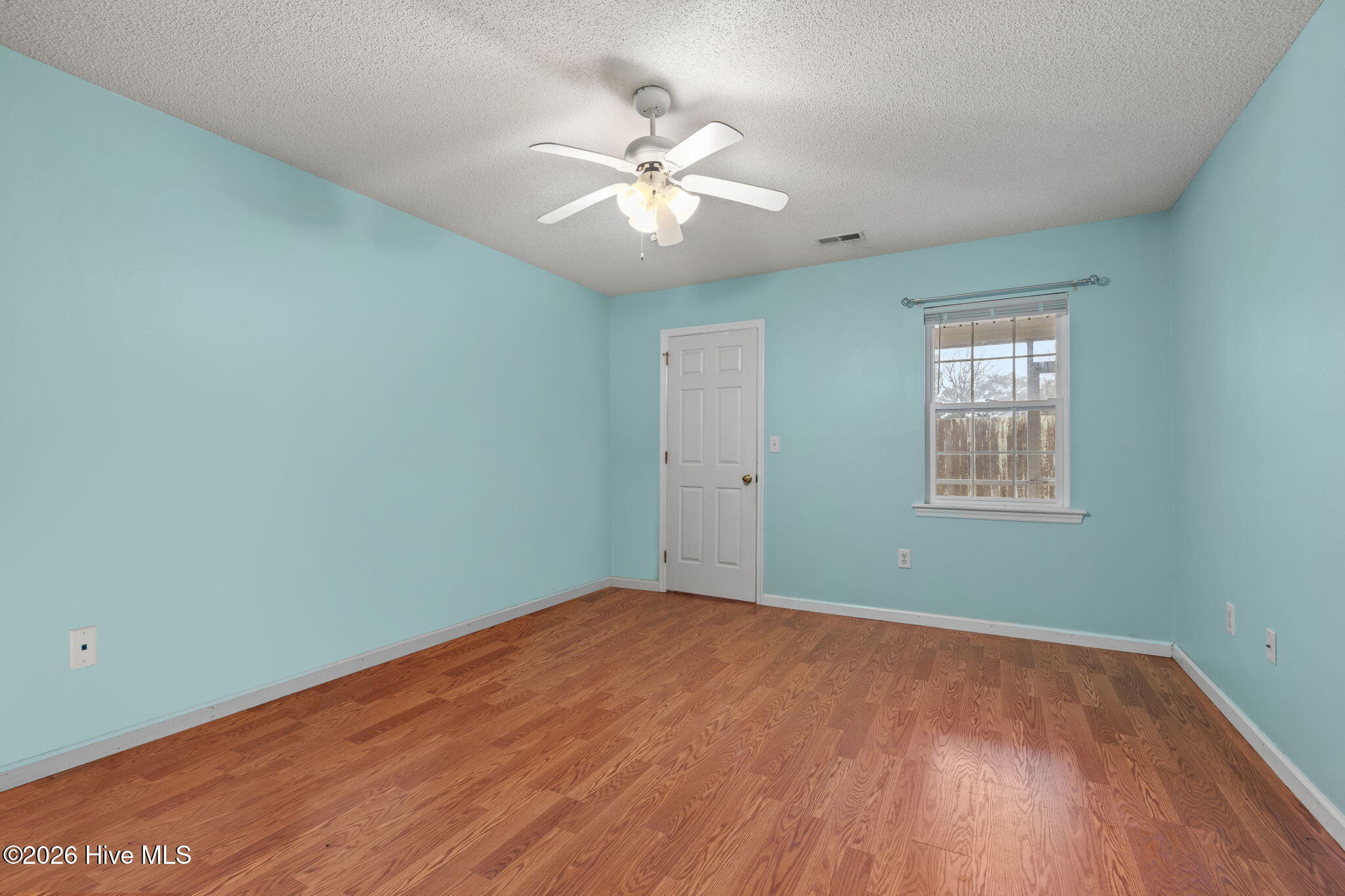 303 Barbour Road, Unit 1004 Morehead City, NC 28557 - Photo 6 of 29 Principal Bedroom