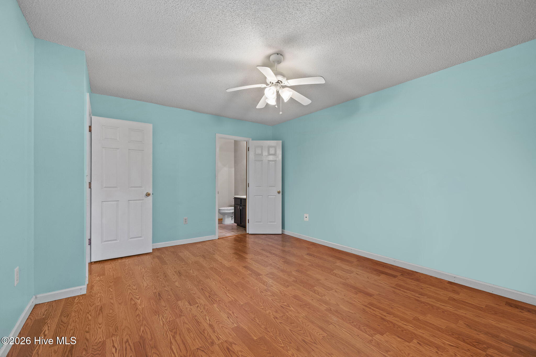 303 Barbour Road, Unit 1004 Morehead City, NC 28557 - Photo 7 of 29 Principal Bedroom