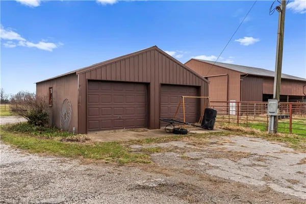 $560,000 | 24926 South 43rd Highway, Bronaugh, MO 64728