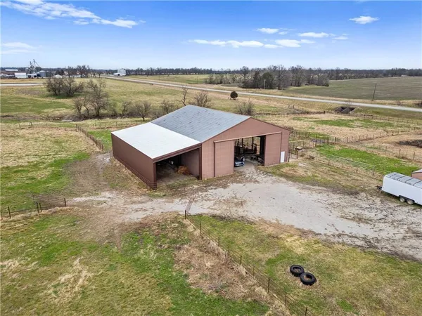 $560,000 | 24926 South 43rd Highway, Bronaugh, MO 64728