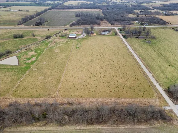 $560,000 | 24926 South 43rd Highway, Bronaugh, MO 64728