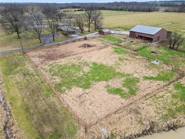 $560,000 | 24926 South 43rd Highway, Bronaugh, MO 64728