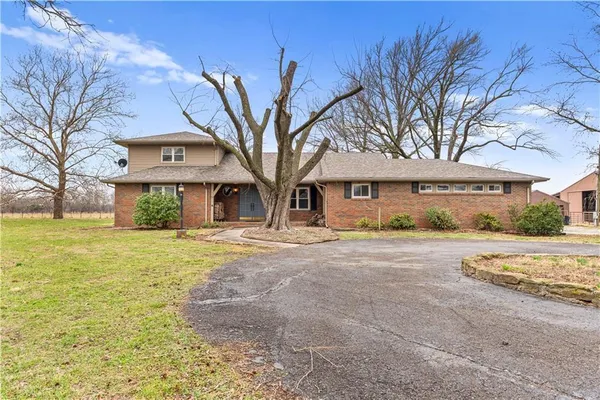 $560,000 | 24926 South 43rd Highway, Bronaugh, MO 64728