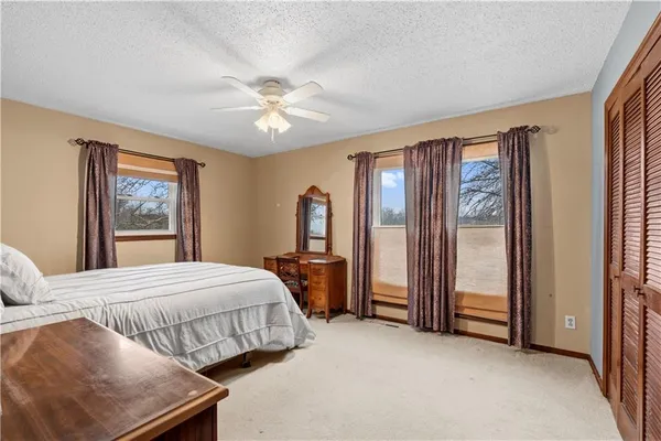 $560,000 | 24926 South 43rd Highway, Bronaugh, MO 64728