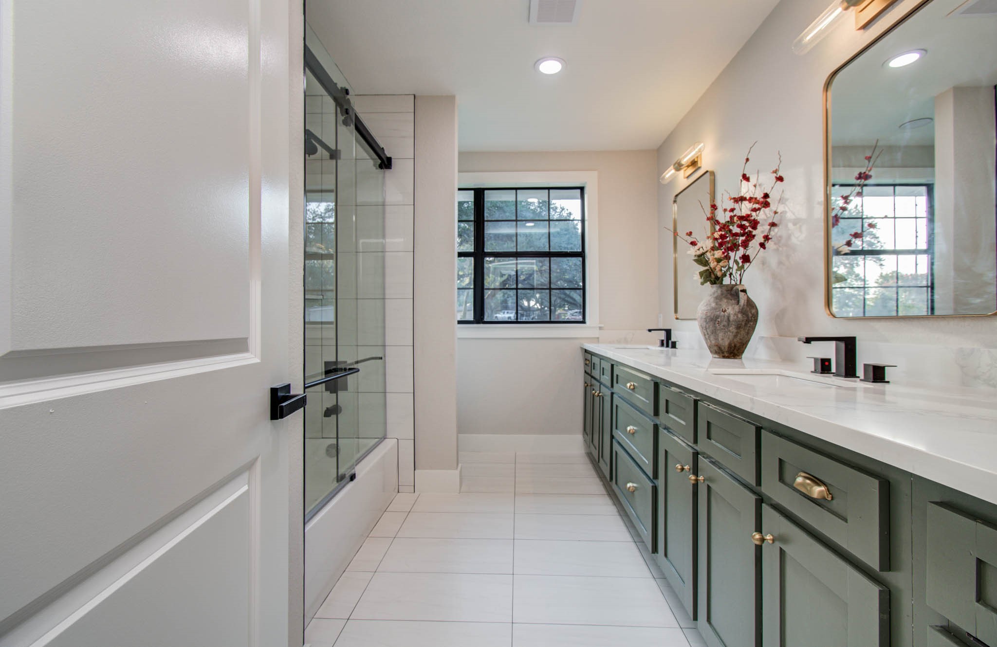 116 Laughlin Road Eagle Lake, TX 77434 - Photo 27 of 41 a bathroom with a double vanity sink a large mirror a bathtub and shower