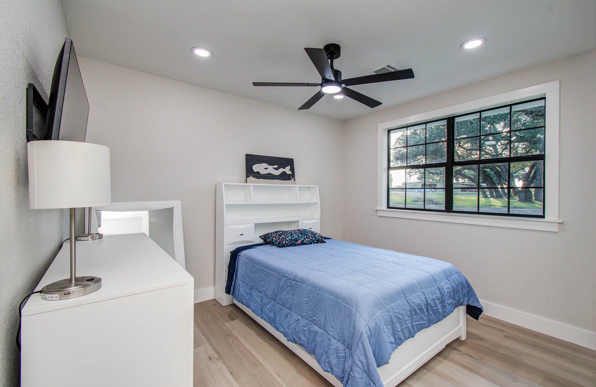 116 Laughlin Road Eagle Lake, TX 77434 - Photo 29 of 41 a bedroom with a bed and a window