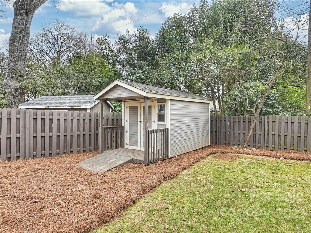 801 Sedgefield Road Charlotte, NC 28209 - Photo 29 of 30 a view of a small house with wooden fence