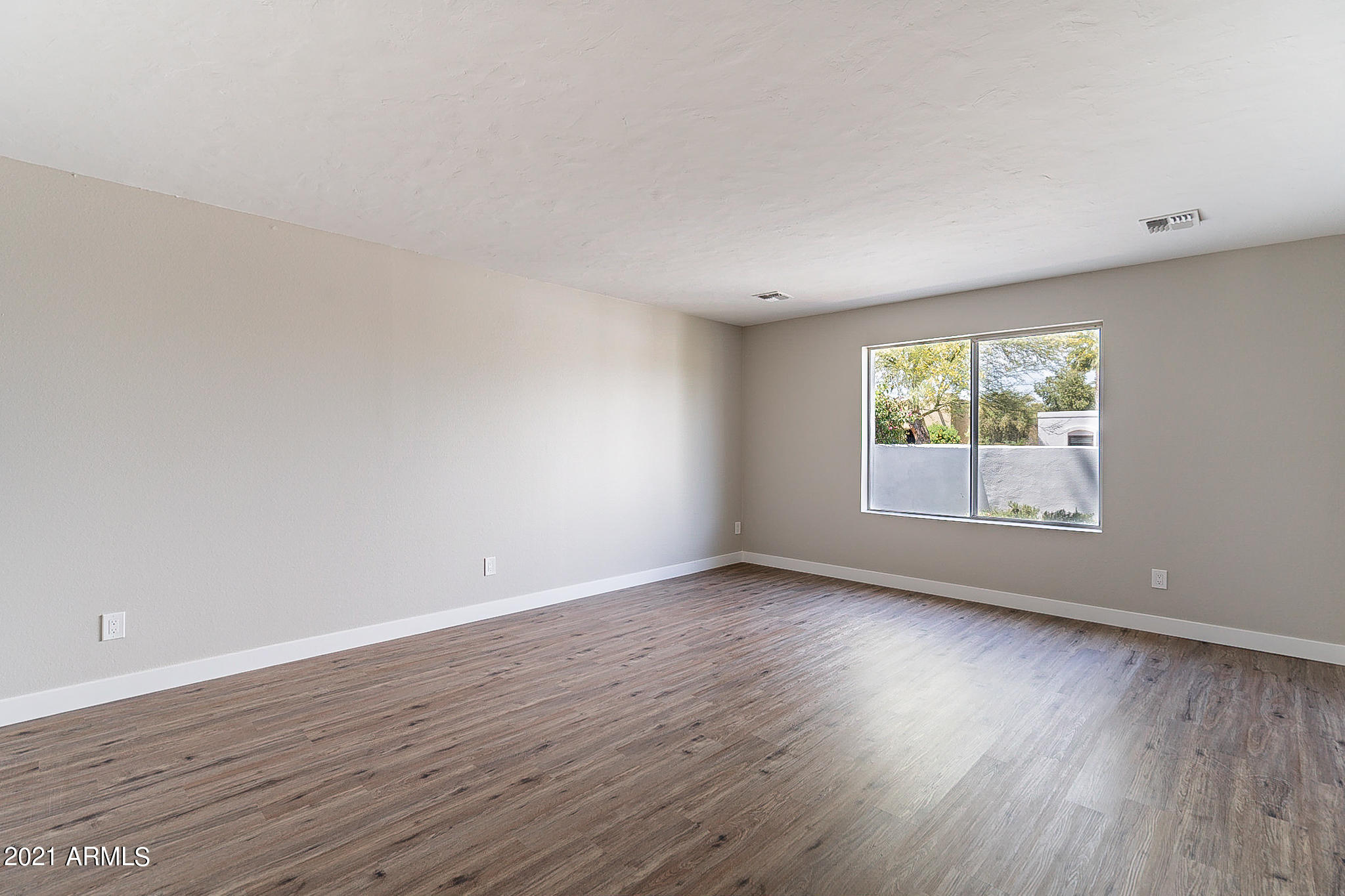 2541 East Cochise Road Phoenix, AZ 85028 - Photo 8 of 49 Cochise-8