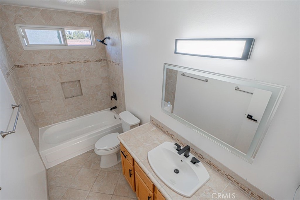 17518 Eric Avenue Cerritos, CA 90703 - Photo 37 of 51 Upstairs bathroom