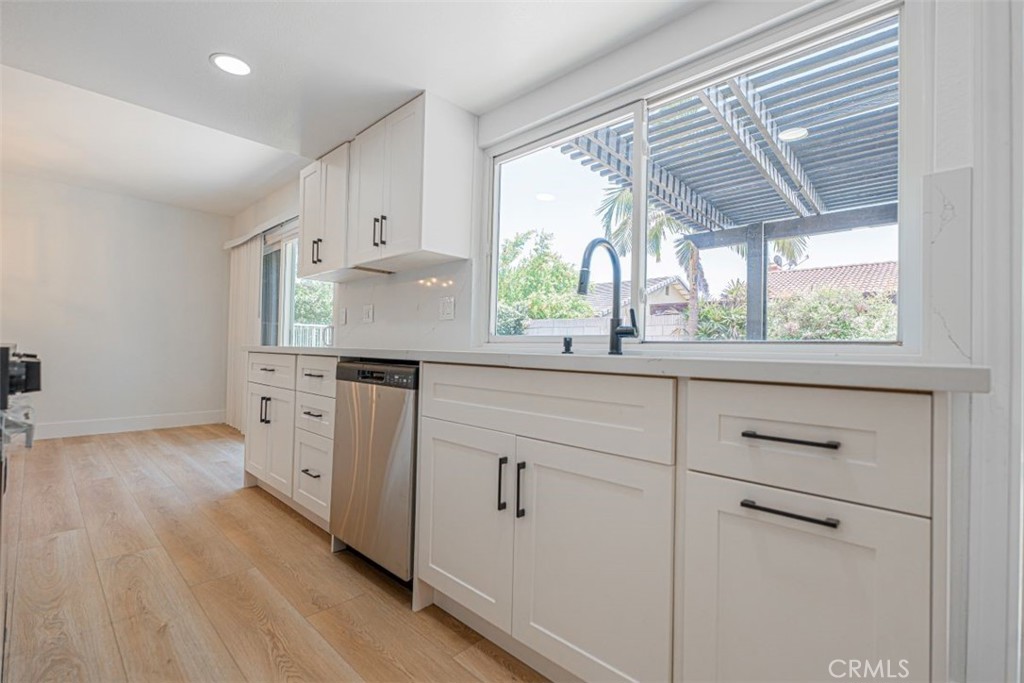17518 Eric Avenue Cerritos, CA 90703 - Photo 10 of 51 Kitchen
