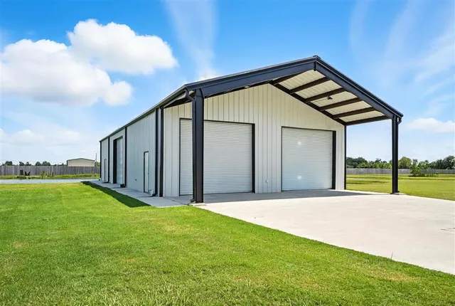 $895,000 | 7741 Gossett Road, Lake Charles, LA 70605